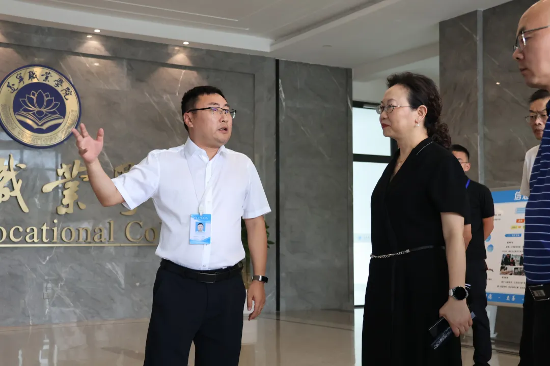 促进大学生就业创业 助力青年发展型城市建设—市政协副主席夏海荣率队到校专题调研
